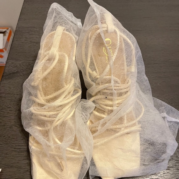 Cream heels - Picture 5 of 5